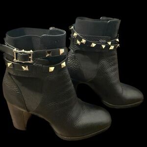 Valentino Rockstud Pebbled Black Leather Bootie, Size 36